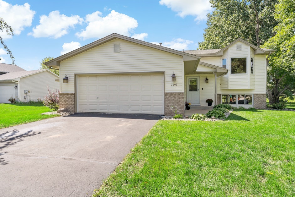 2191 Grimm Road, Chaska, MN 55318, Presented by Tara Smith, Edina